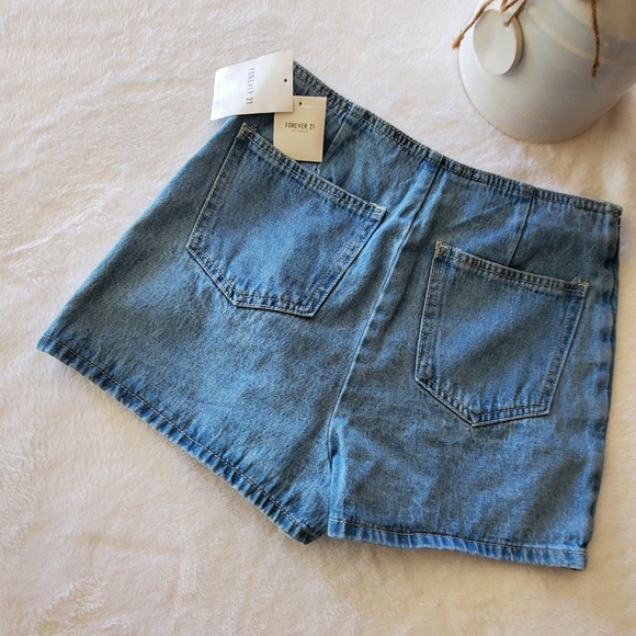 Women shorts - Picture 8 of 11